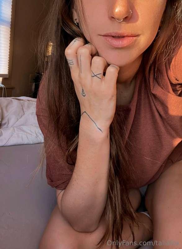 Let’s lounge in bed all day together 💕