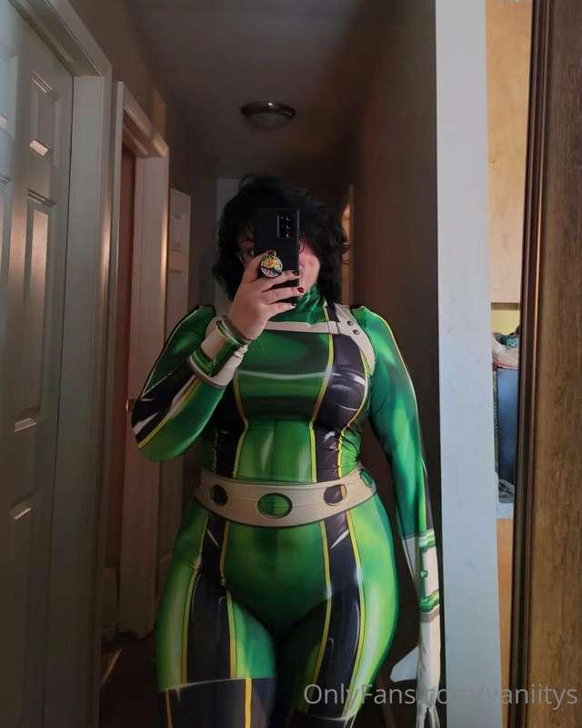 How do I look??🐸🐸 
I wanna start doing naughty versions of t..
