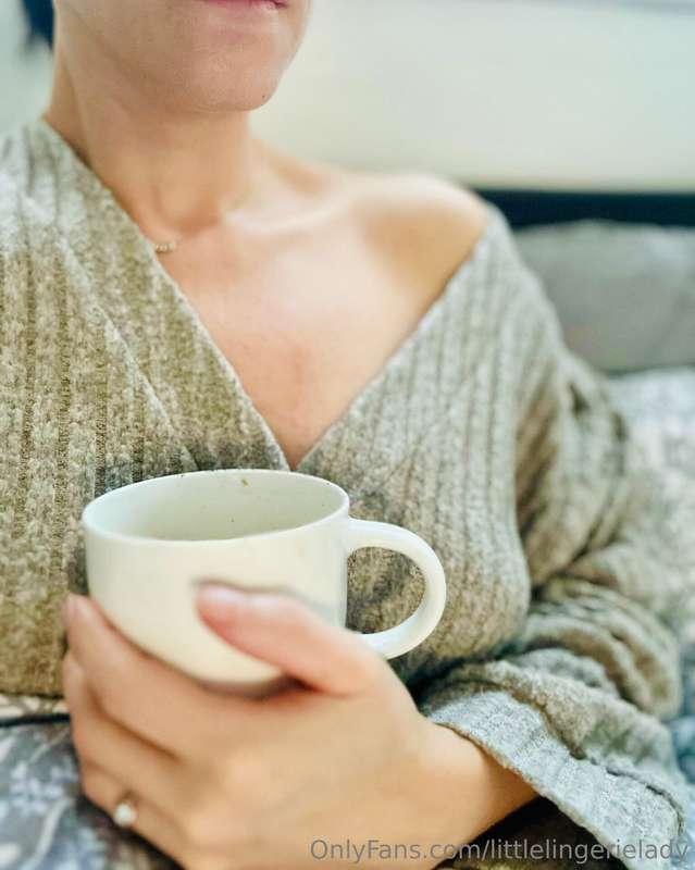 Good morning 😊Who’s joining me for a coffee ☕️ in bed? 😉