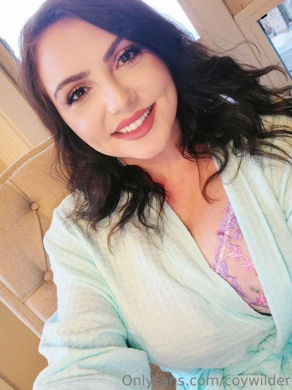 Should I take my robe off for you? 😘