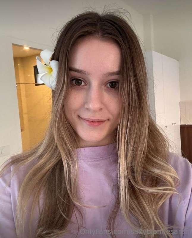 🌟 @nikadvn 🌟 This girl is so cute and shy that you just can'..