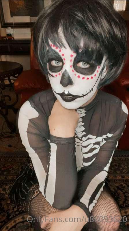 Welcome to the black parade 💀👀 last slides a blooper from a ..
