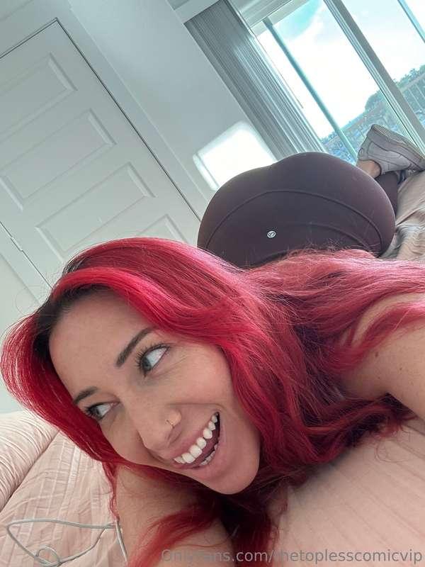 woke up feeling in an extra good mood. come chat with me 😘