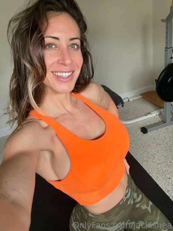 Check your DM's for a much sexier selfie😘