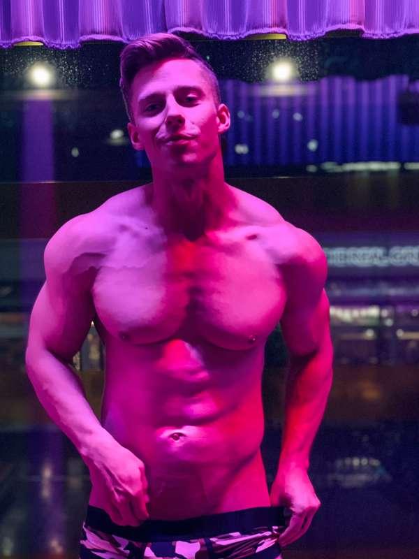 Hope everyone’s having a great weekend! 😊 Here’s an OnlyFans..