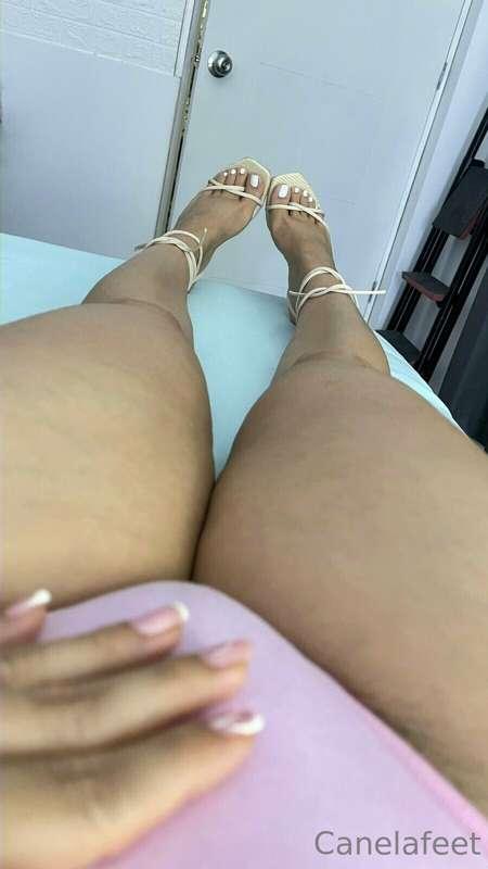 Happy New Year 💋 I'm still in my bed a little dr🍸nk 🤭 Come a..