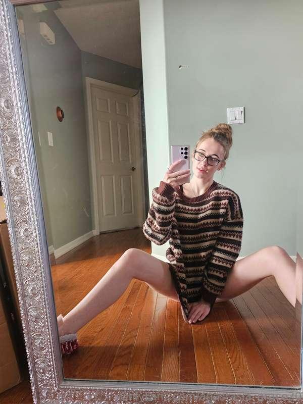 My sweater’s doing its best, please cheer it on 🤭