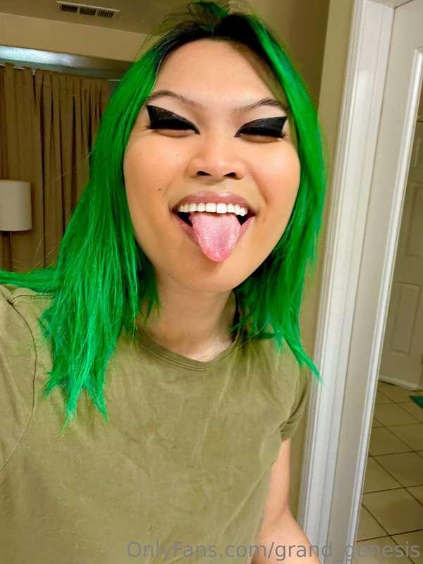 Fun fact!! I try out new eyeliner styles in my spare time an..