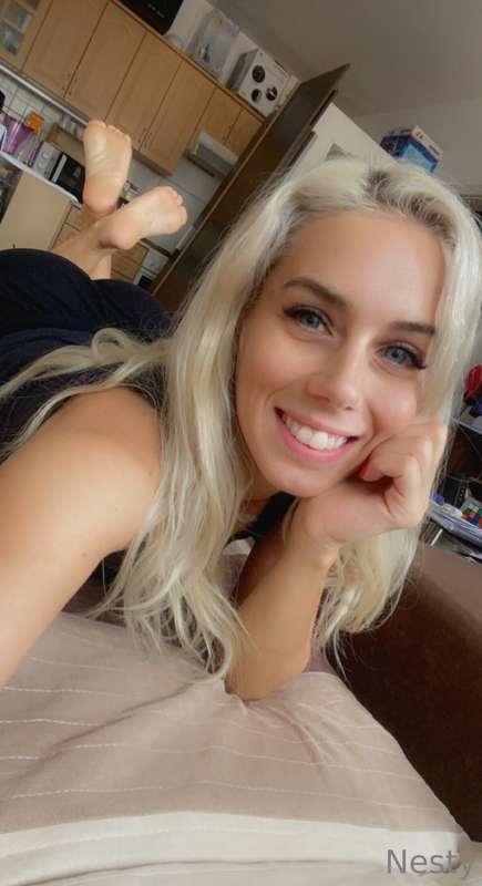 Let's start Monday with a smile 😘