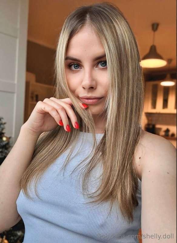 Always horny and wet @valerie.fox is waiting for your cock 🥵..