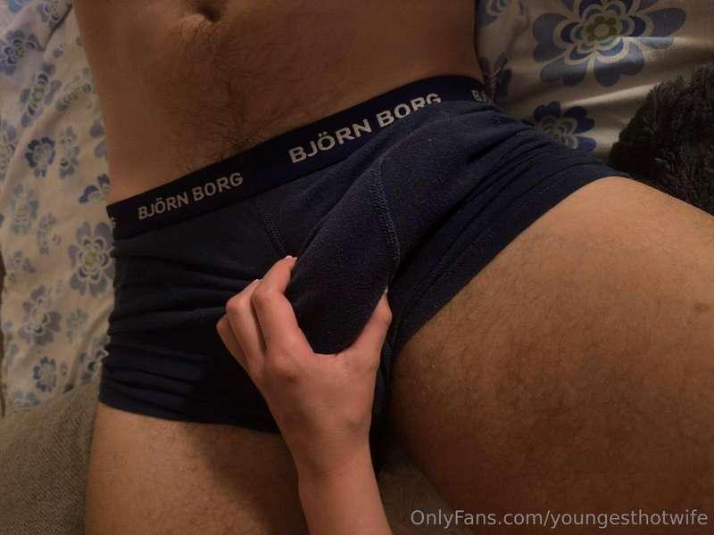 Can i help you with your morning boner? 💦🫦 