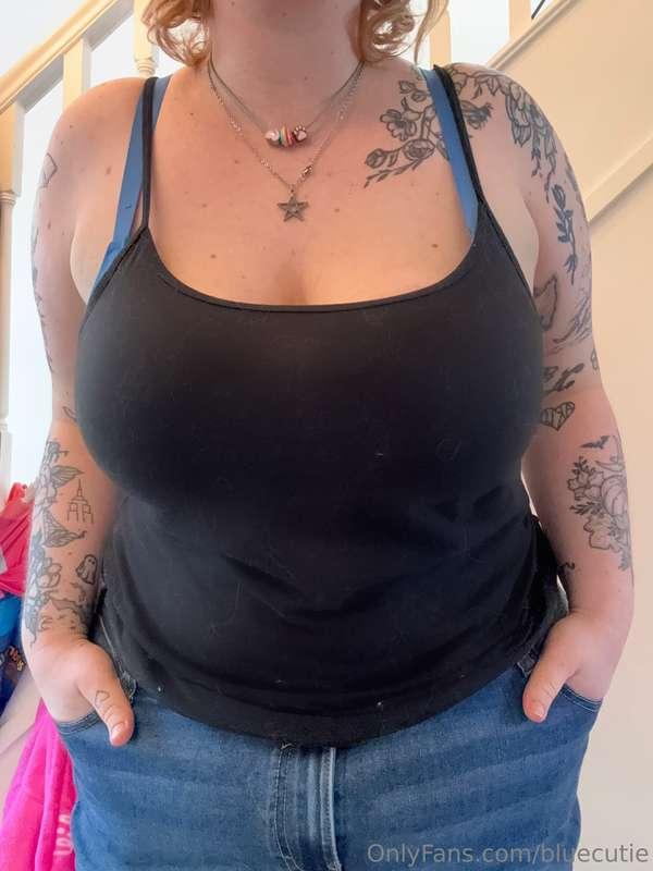 Dressed - bra - tits! Swipe away!