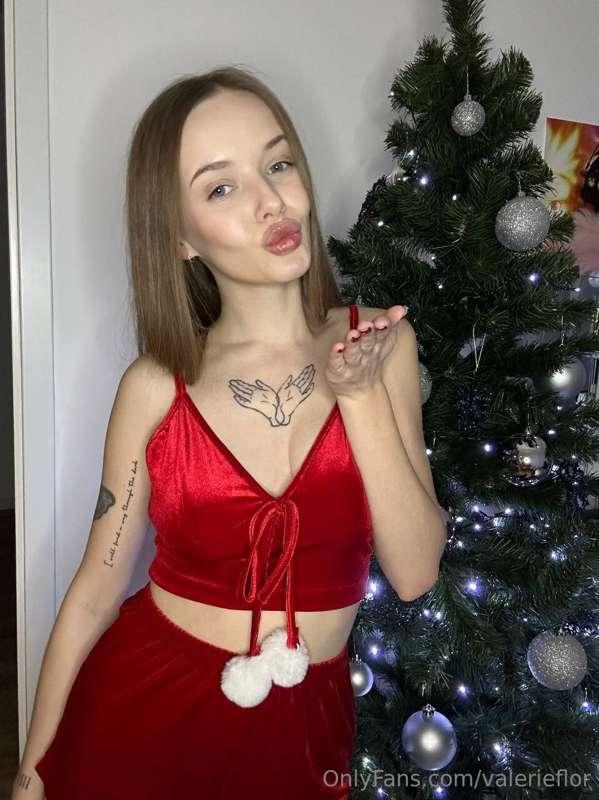 Upcoming Happy New Year ! Xoxo💋 May the new year be full of ..