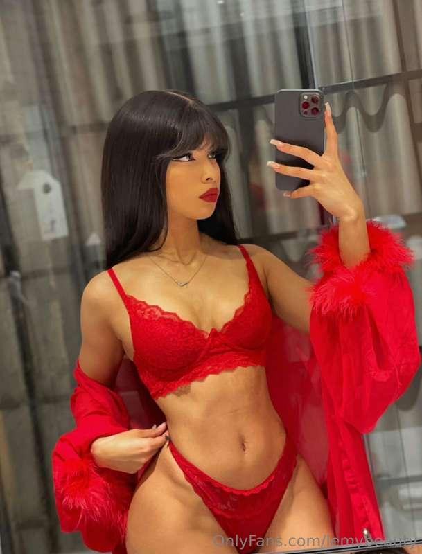 Does red look good on me? 💖