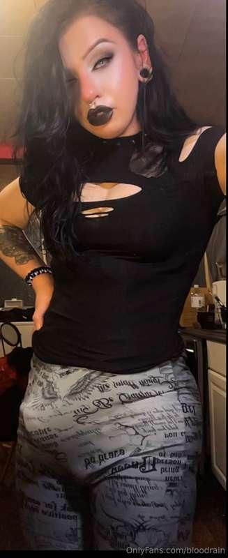 The Girlbulge & what the bulge is 😈Look how fat my cock gets..