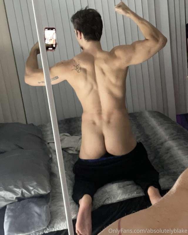 Booty tribute. Plus a photo with my feet that was highly req..