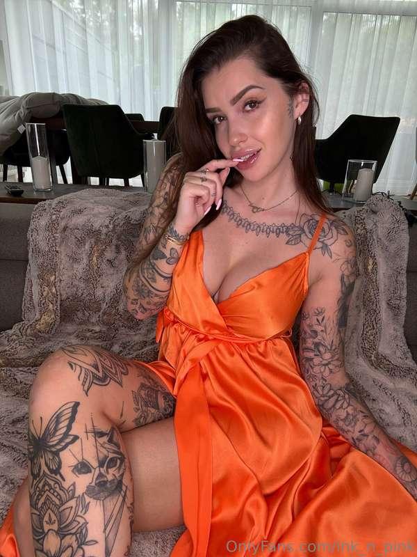 I am the complete packageAre u more of a tits or ass guy? 🍑💋