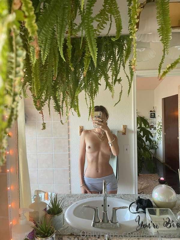 if anyone wants to watch me fuck myself on FaceTime let me k..