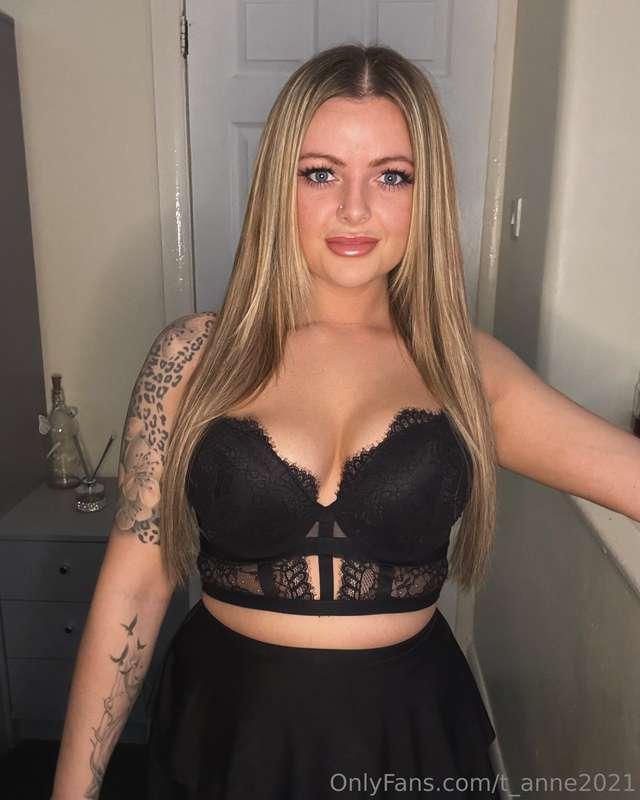 It’s my birthday month! 💖 Do you like my content? Do you wan..