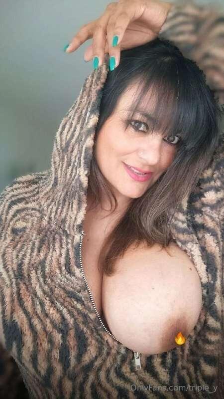 Sassy M1lf who drives u crazy, m0mmy or wh0re, u decide bby ..