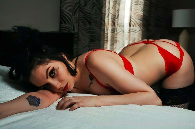 Happy Hump Day! Uncensored version on my paid page! 😈