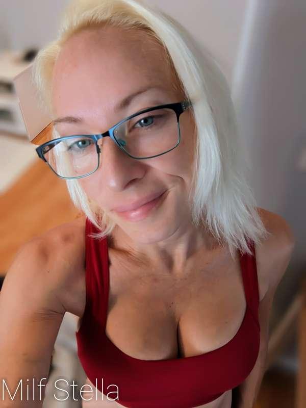 Does red look good on me? Want to see more of me? @only_stel..