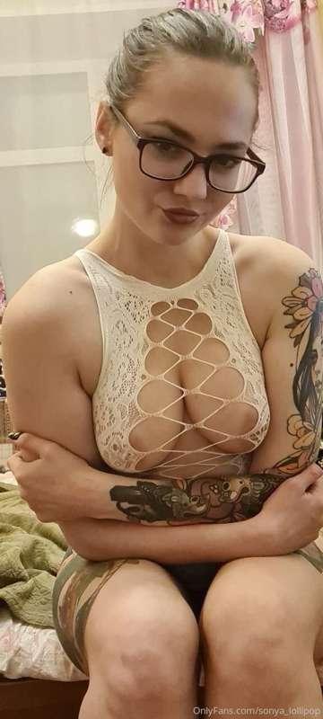 I’m so horny right now, I’m not wearing any underwear, I’ve ..