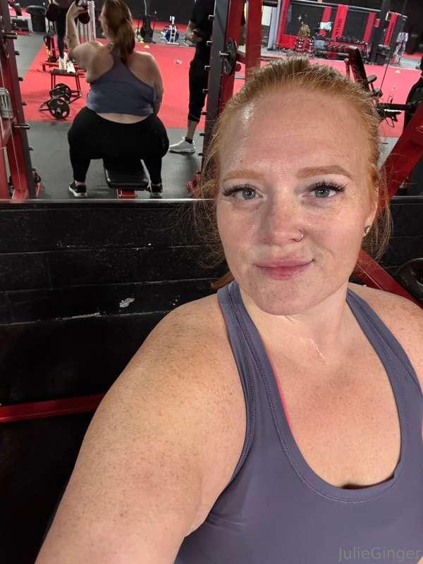 This ass has been in the gym getting fatter 😈 look at that b..