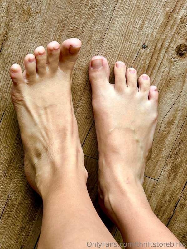 My feet have been hurting sooooo bad lately. Anyone wanna gi..