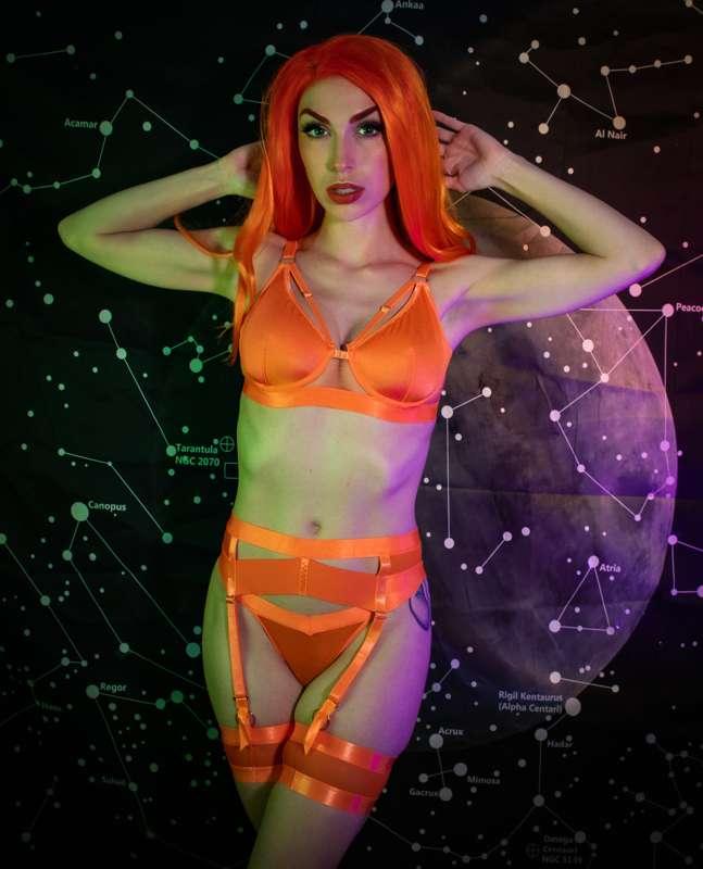 Starfire HEATS UP (NSFW)