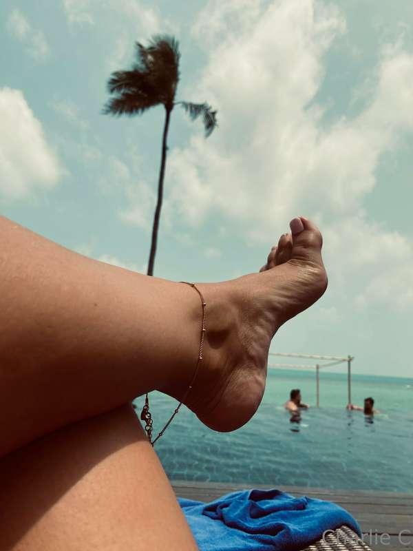 Like if u love feet ?
