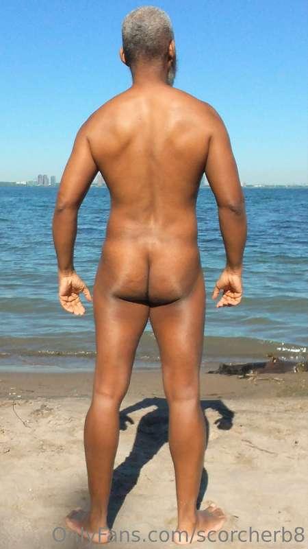 Happy Hump Day!   #beard #feet #gaycruising #beardgay #beard..