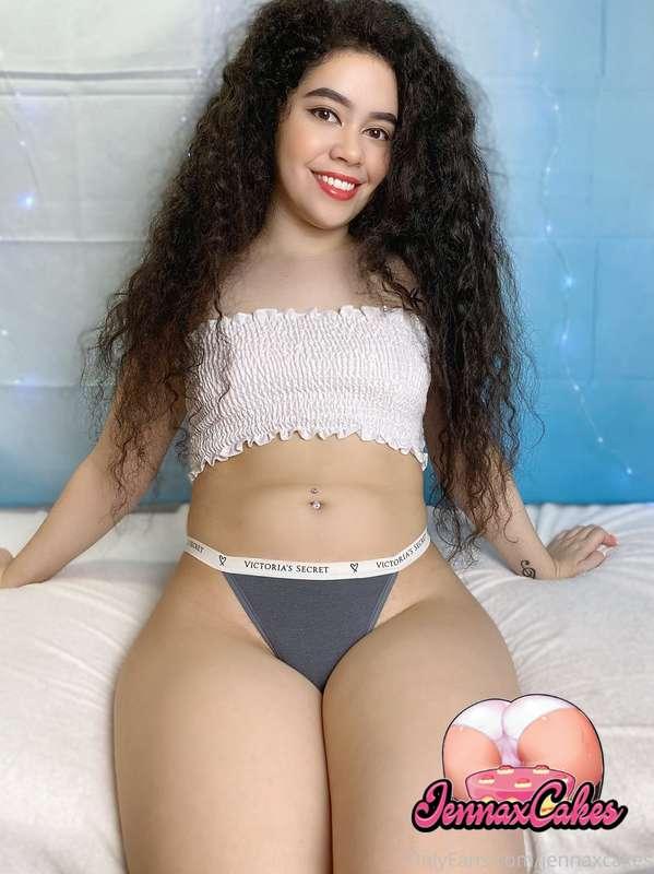 Happy Monday! Comment below which pic is your fav hehe ;) I’..