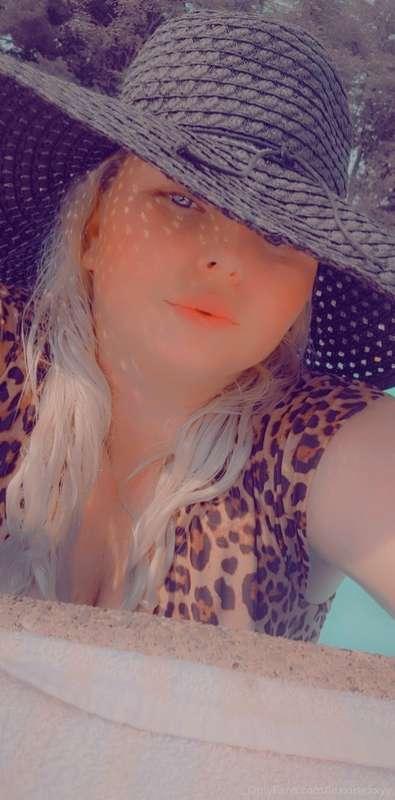 Sunbathing 🏖 🌞