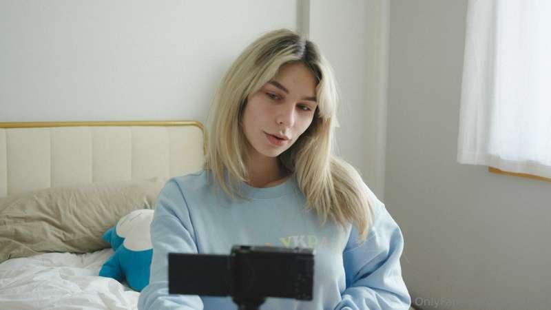 Me vlogging :  )