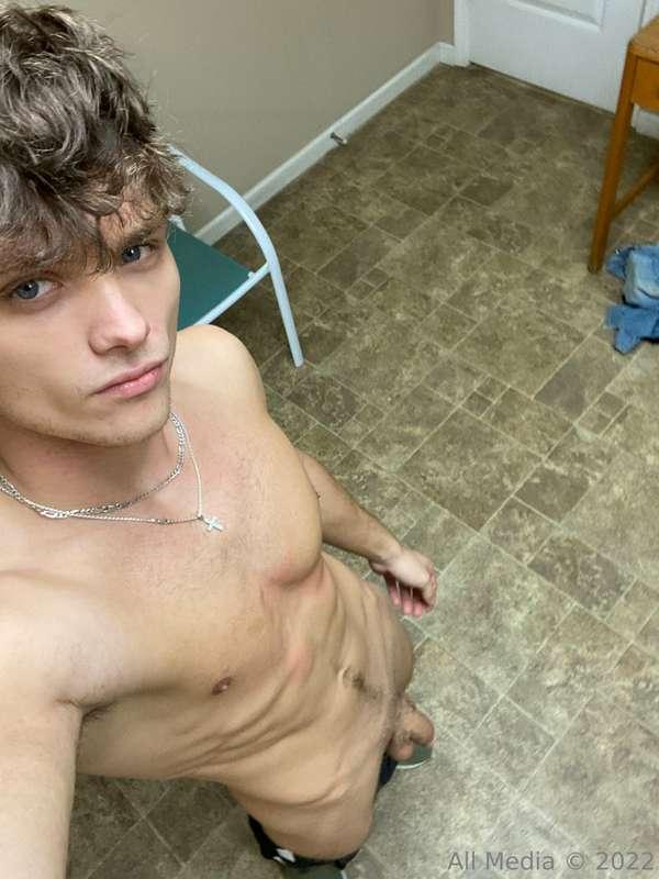 TAYLOR @taylormadefitness  IS BACK! He has a new paid page w..