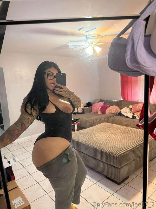 can't sleep cuz this pussy needs to cum, will u help me papi..