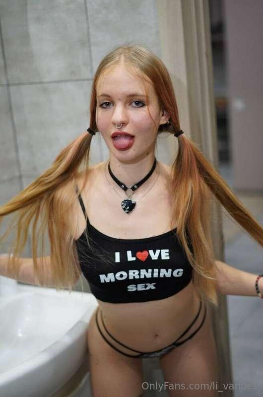 ## 🔥🔥🔥 HORNY PRINCESS🔥🔥🔥 😋 Witness her @emily_har fondling a..