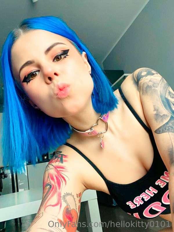A big kiss for you! do you like my outfit? Would you rather ..