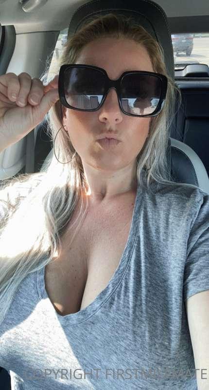 Kisses. Hoping you’re enjoying the weekend!
xoxo💋💋