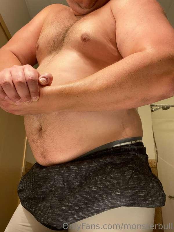 Some different angles of the bull for you 🐂💪