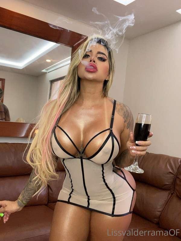 A red wine! You like ? More at dm its so horny