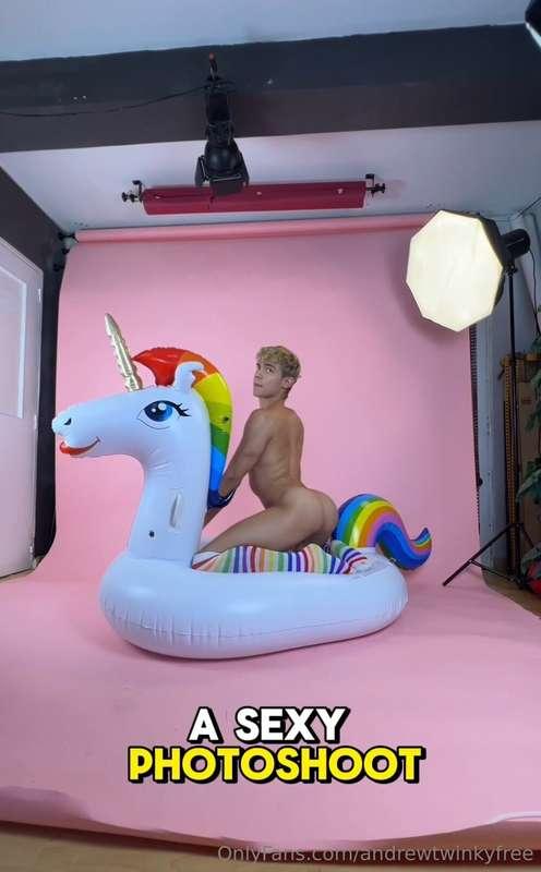 🌈NEW 🦄 Behind the scenes of my latest photoshoot 😍 there may..