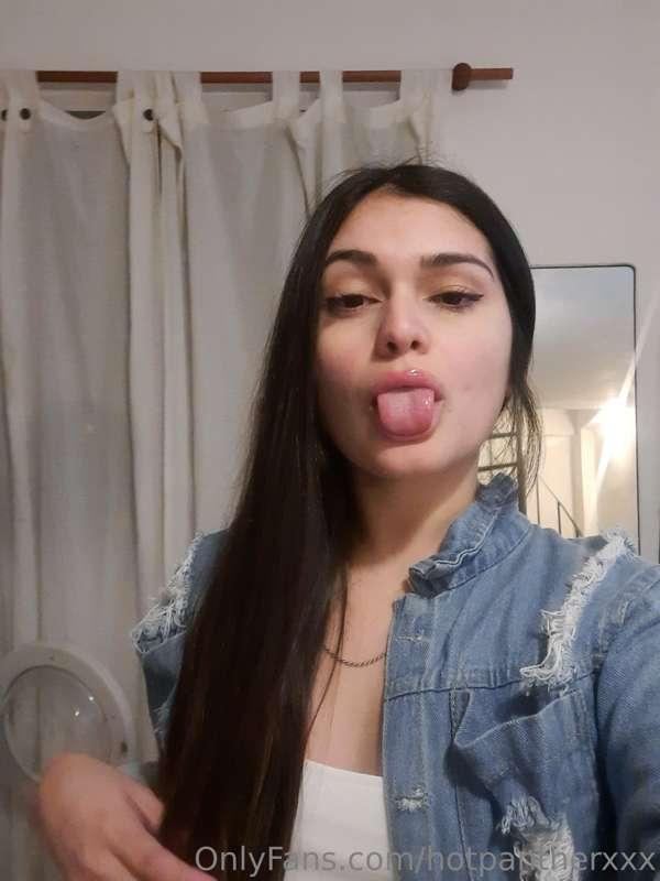 Hi baby, estoy muy solita. Me haces compañía? 😔