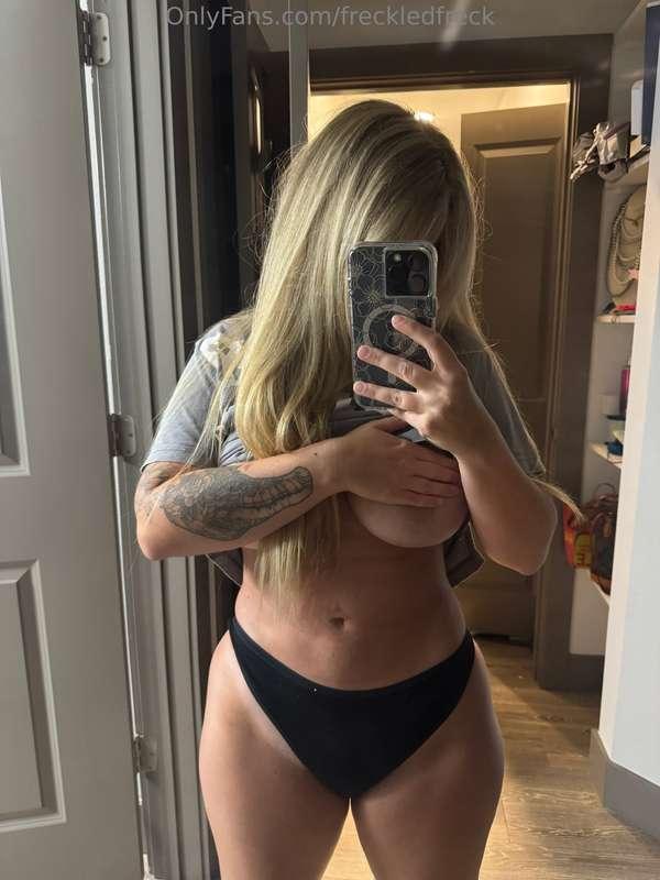 Just a little mirror pic 🤍