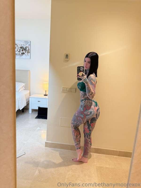 Do you like tatted girls?😘