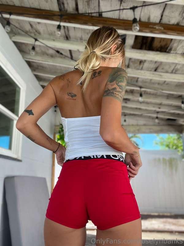 Nothing like some Nike pros to show off the booty gains 🍑