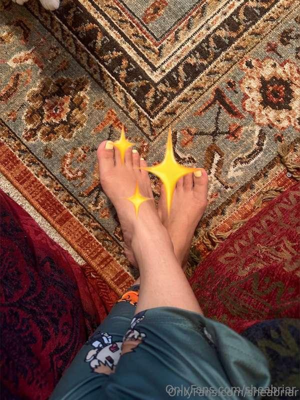 i feel like playing footsie <3   tip $4 to bee my footsie pa..