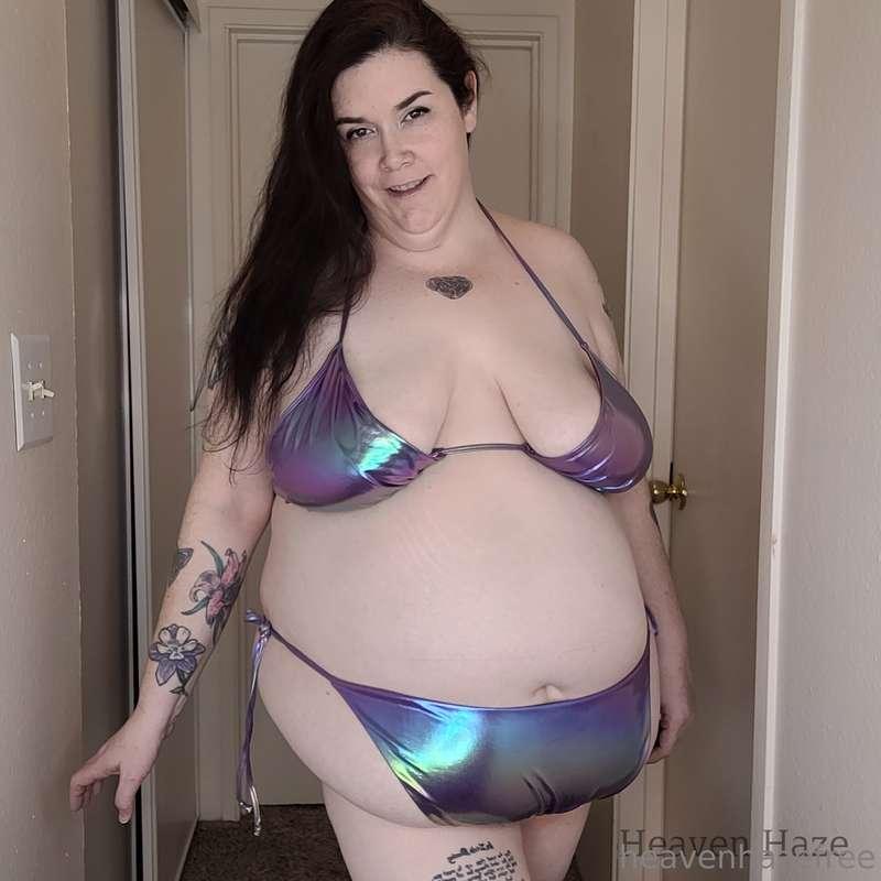 Bringing the heat in this bikini 🔥 Want to cool off together..
