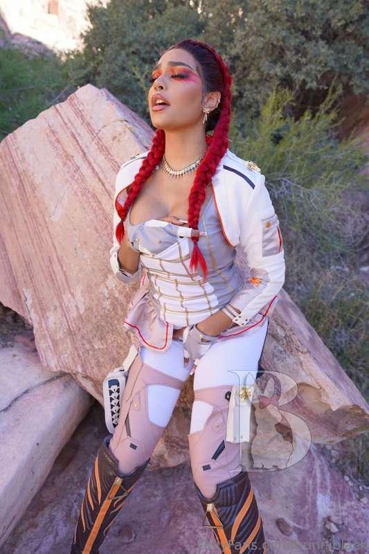 LOBA NUDE PHOTO SET - 34 HD PHOTOS IN GORGEOUS MOUNTAINS!! O..